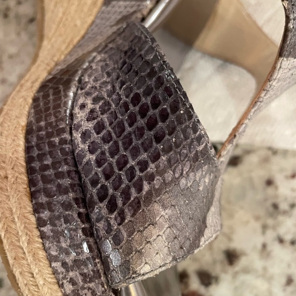 Jimmy Choo T-strap neutral python 35.5 in near perfect condition - Picture 8 of 9